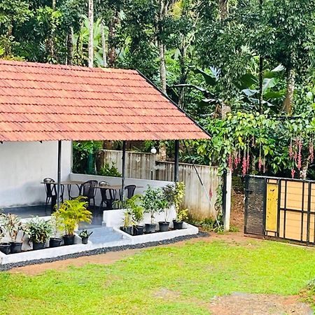 Partho Home Stay Padinjarathara Eksteriør billede
